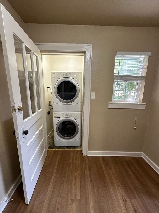 Building Photo - Dan Owens Properties