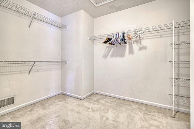 Building Photo - 206 Colgate Dr