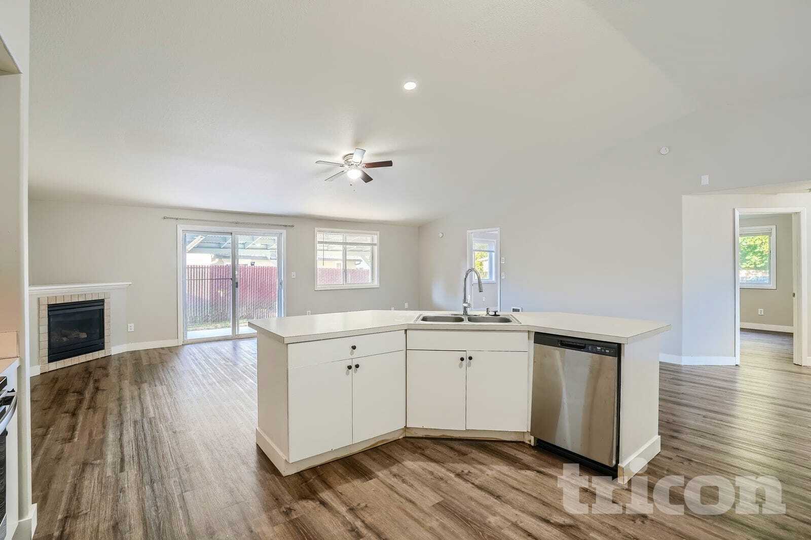 Building Photo - 803 NW 20th Cir