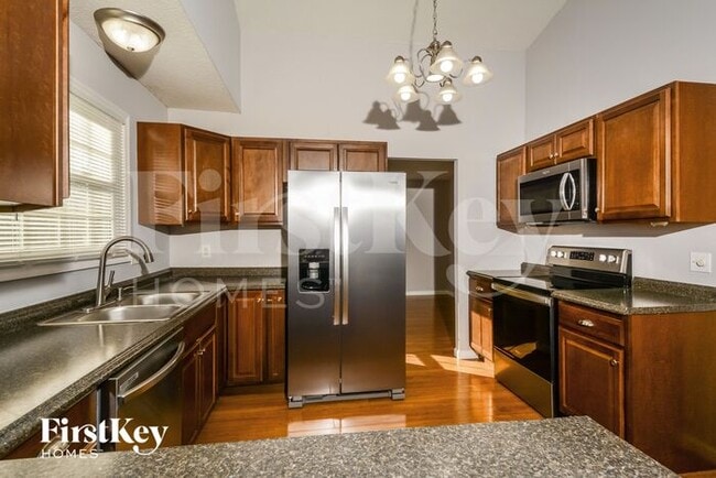 Building Photo - 213 Hollyberry Ct