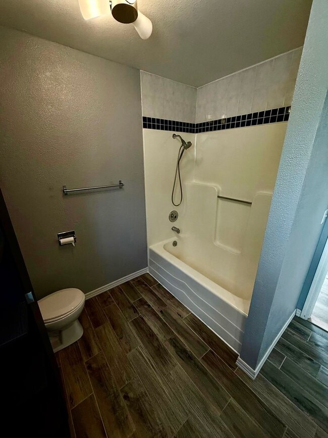 Building Photo - Stylish & Spacious West Salem Home 3Bed/2Bath