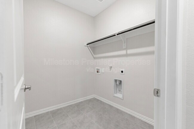 Building Photo - 2200 Dunbar Dr