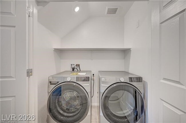 Building Photo - 634 Bellus Pl