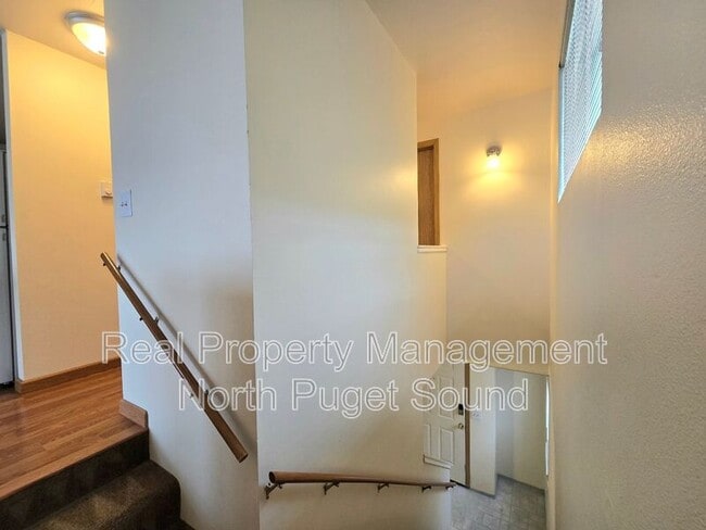 Building Photo - 8326 Henning Dr