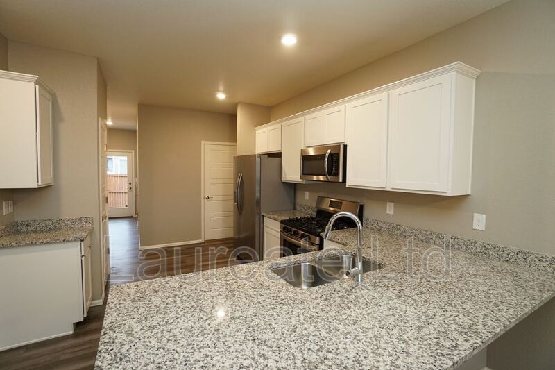 Building Photo - 11755 Lovegrass Dr