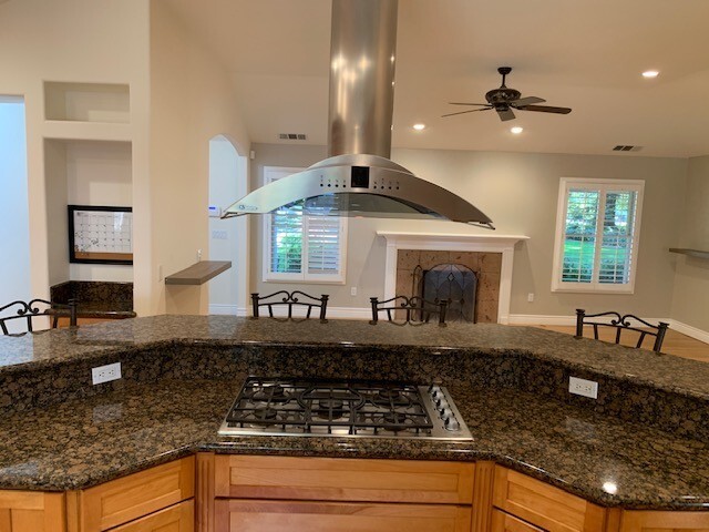 Building Photo - Gorgeous Property on Private Street conveniently located on West side near Downtown!