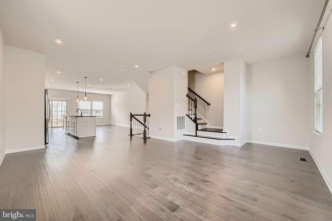 Building Photo - 2911 Stagg Ln