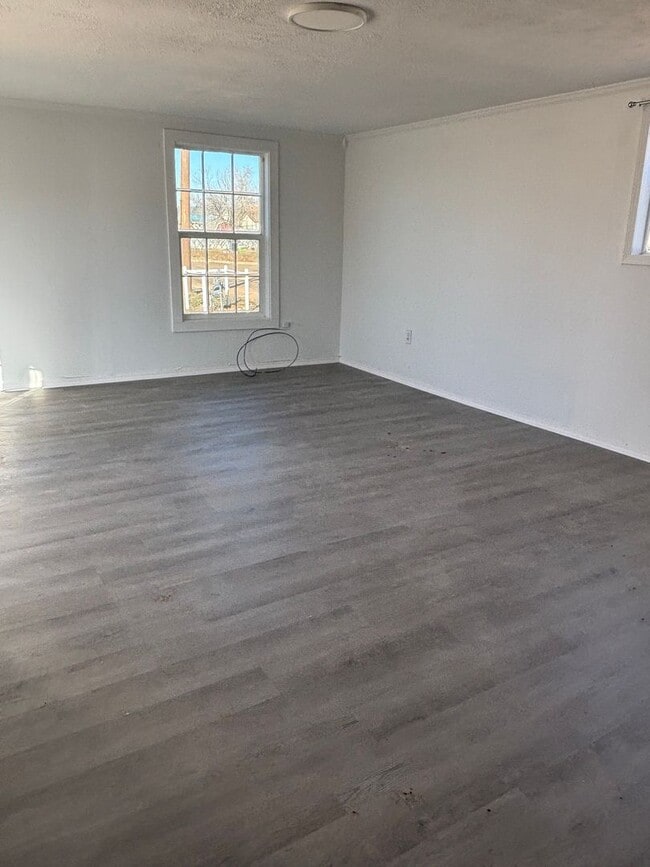 Building Photo - 2319 1/2 Axtell