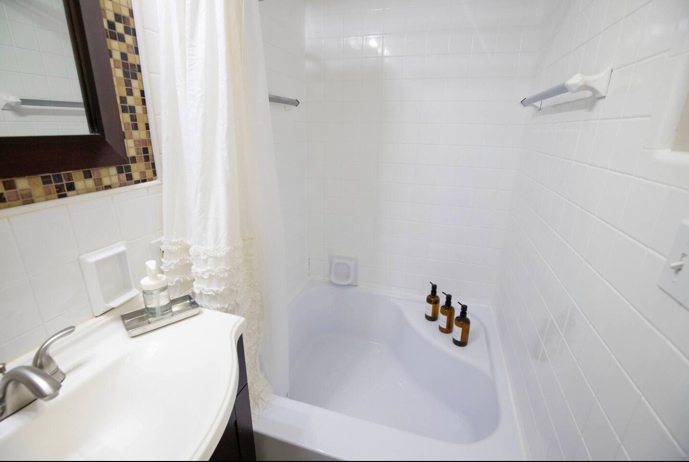 Building Photo - 1802 E Howard Ave