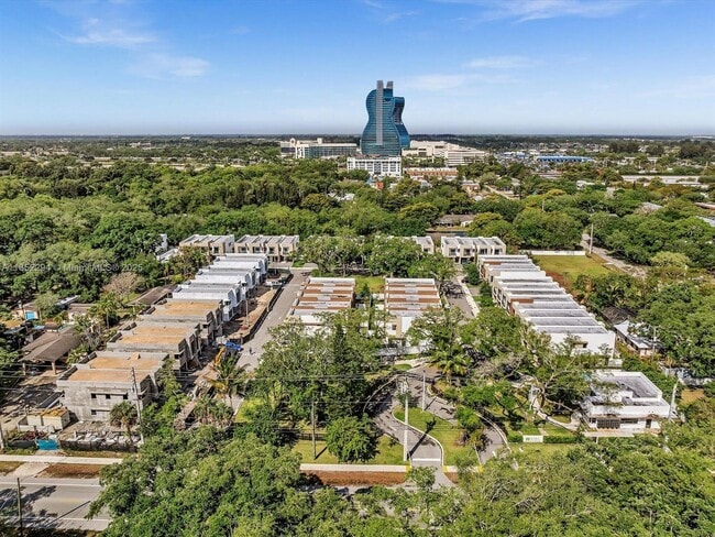 Building Photo - 4110 N Oak Pl