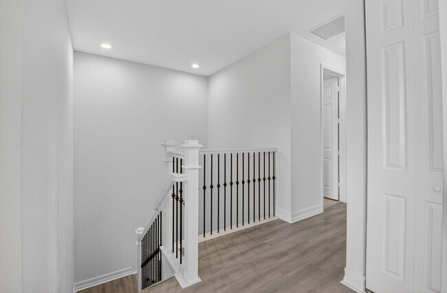 Building Photo - 8101 Ironstone Dr