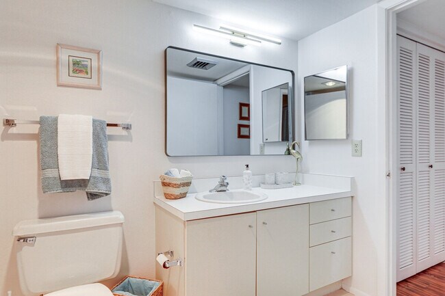 Building Photo - 1109 Gulf of Mexico Dr