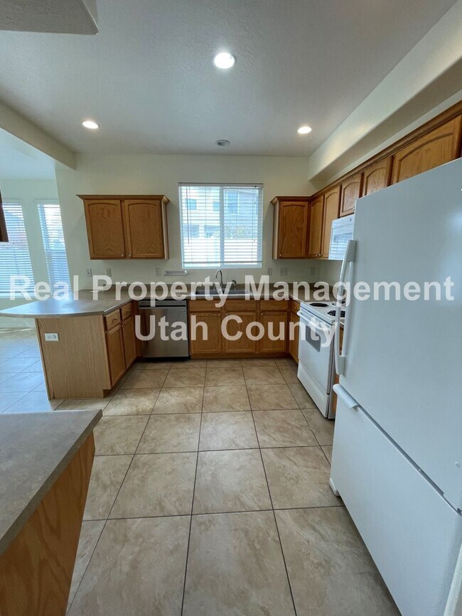 Building Photo - Stunning Townhome in Lehi