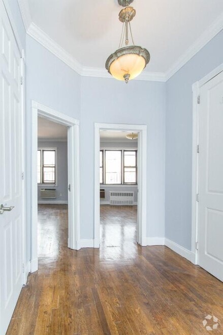 Building Photo - 290 W 12th St