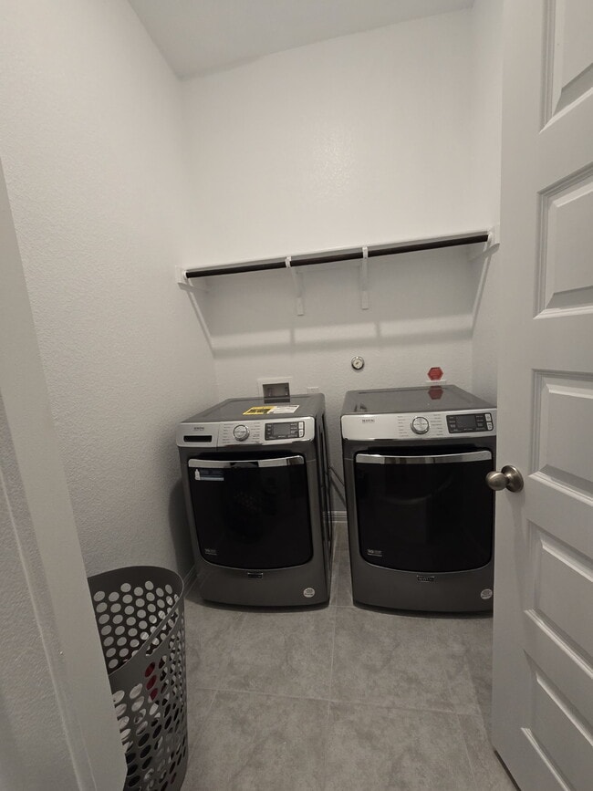 Building Photo - Gorgeous First Time Rental, 4 bed, 3 full bath in highly desirable Hills of Bear Creek