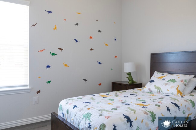 Building Photo - 217 Village Dr