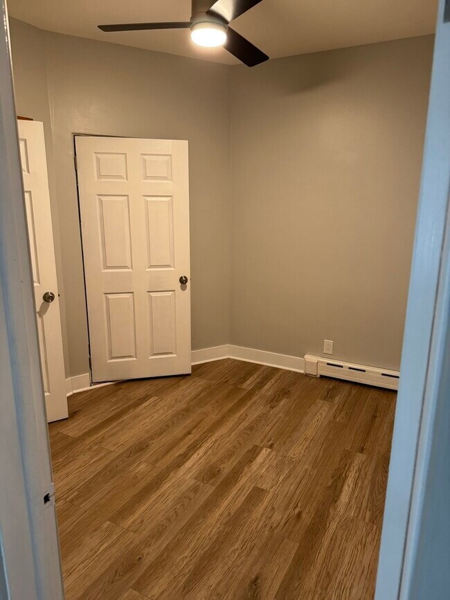 Building Photo - 4404 N Melvina Ave