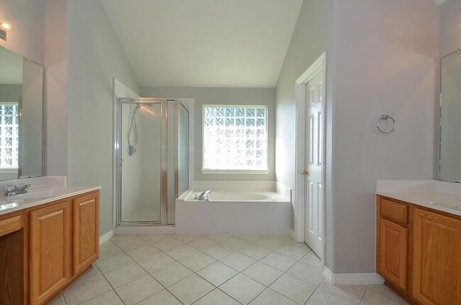 Building Photo - 5961 Whispering Lakes Dr