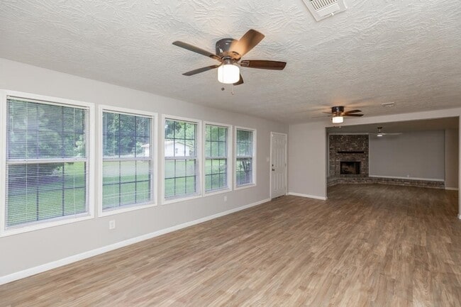 Building Photo - 311 Pinemont Dr