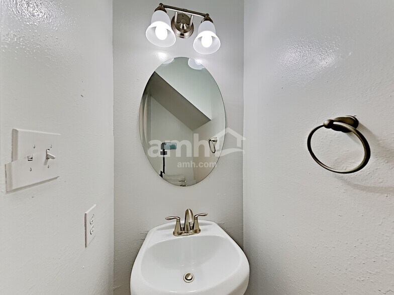 Building Photo - 6550 Garden Trail Ct