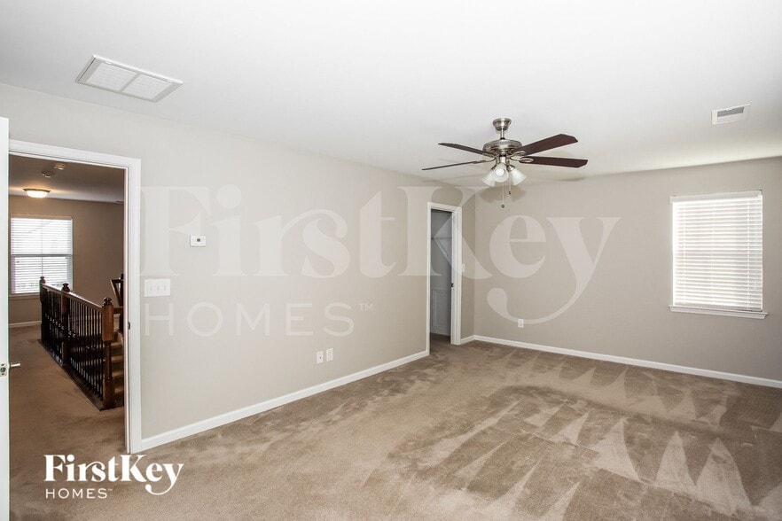 Building Photo - 3232 Oulten St SW