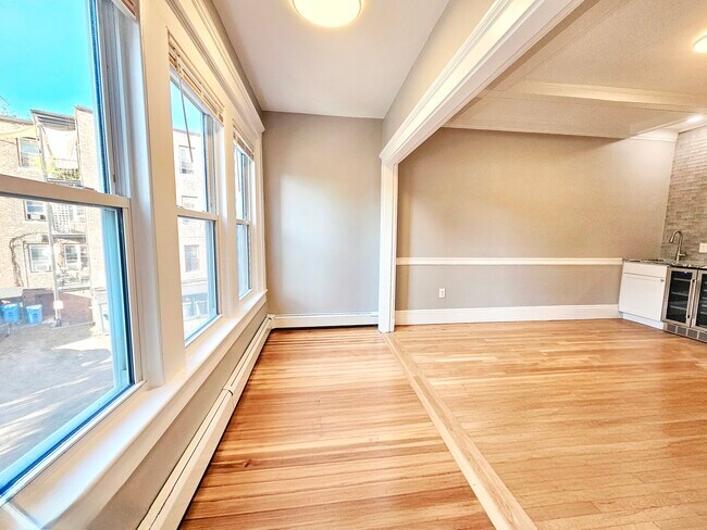 Building Photo - 141 Sutherland Rd