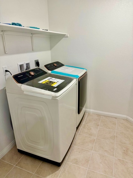 Building Photo - 1570 Pinchot Dr