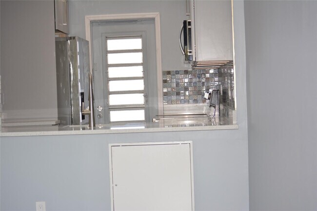 Building Photo - 1481 S Ocean Blvd