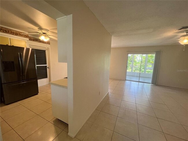 Building Photo - 2372 Abscott St