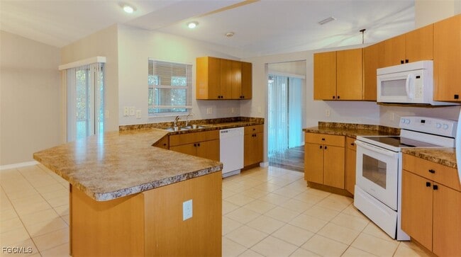 Building Photo - 4112 SW 6th Pl