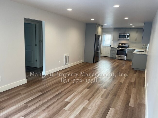 Building Photo - 315 8th St