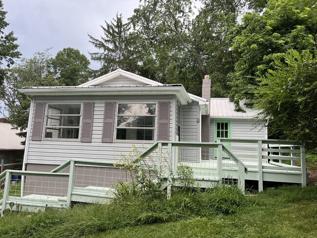 Building Photo - 50 Oakcrest Dr