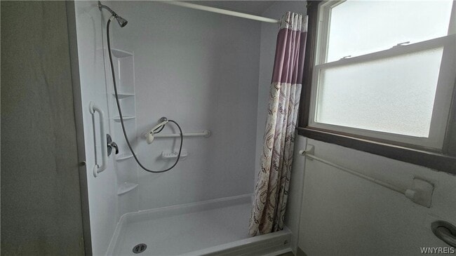 Building Photo - 182 Woodcrest Dr