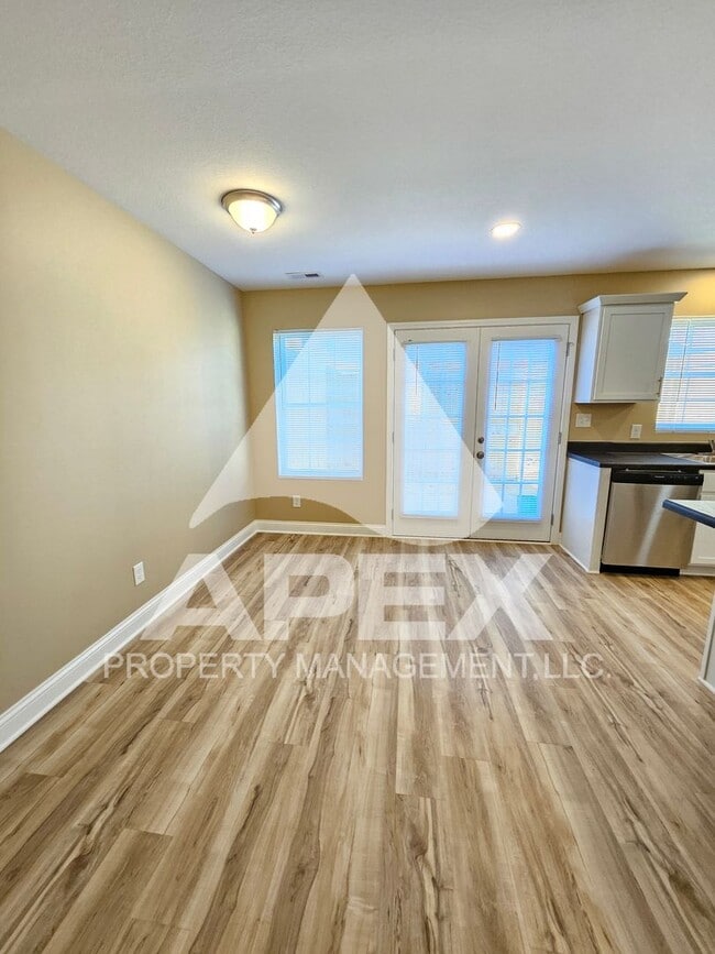 Building Photo - AVALON TOWNHOMES – LIKE NEW - 2 Bd/2.5 Ba Townhome off Topside Road with convenient access to Mar...