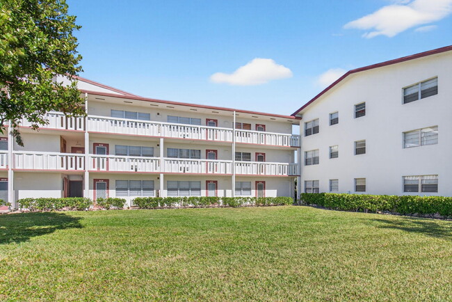 Building Photo - 33 Fanshaw A