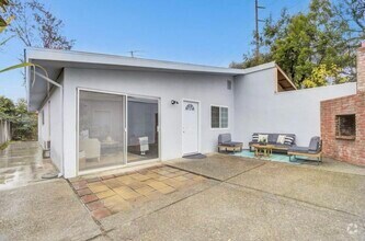 Building Photo - Live Oak Ct