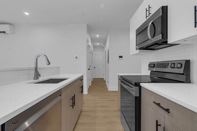 Building Photo - 69 Bailey St