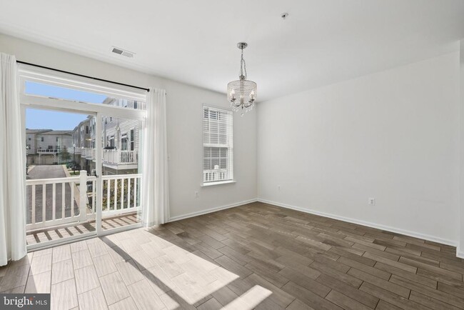 Building Photo - 10605 Meridian Hill Way