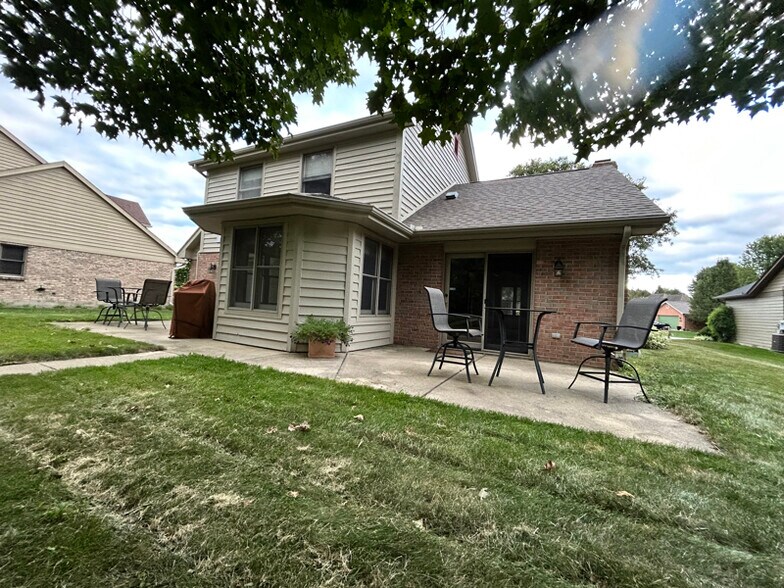 Building Photo - 840 Westlake Dr