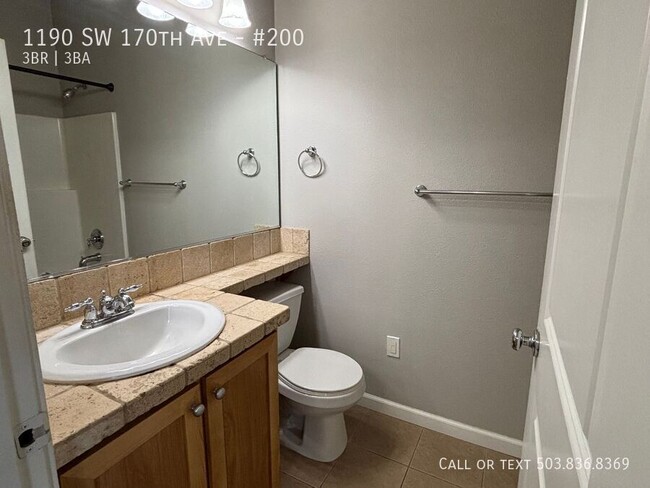 Building Photo - 1190 SW 170th Ave