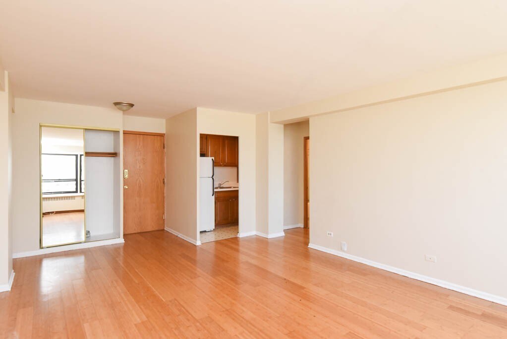 Building Photo - 4180 N Marine Dr