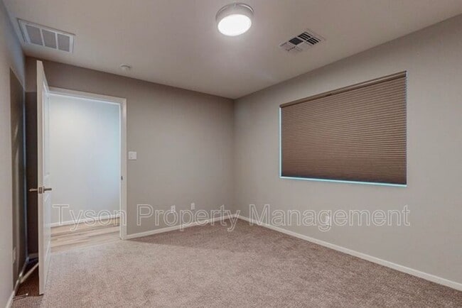 Building Photo - 4571 Villa Loma Ln NE