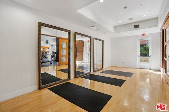 Building Photo - 100 S Alameda St