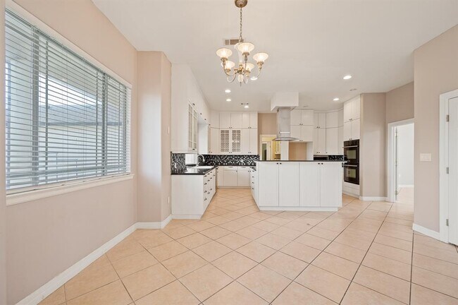 Building Photo - 13819 Lakeview Meadow Dr