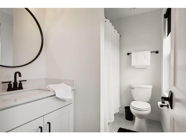 Building Photo - 870 Mount Curve Blvd