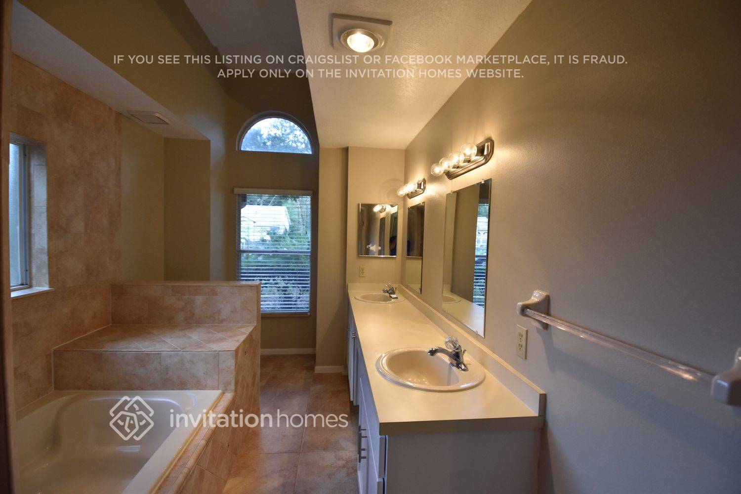 Building Photo - 1456 Deer Lake Cir