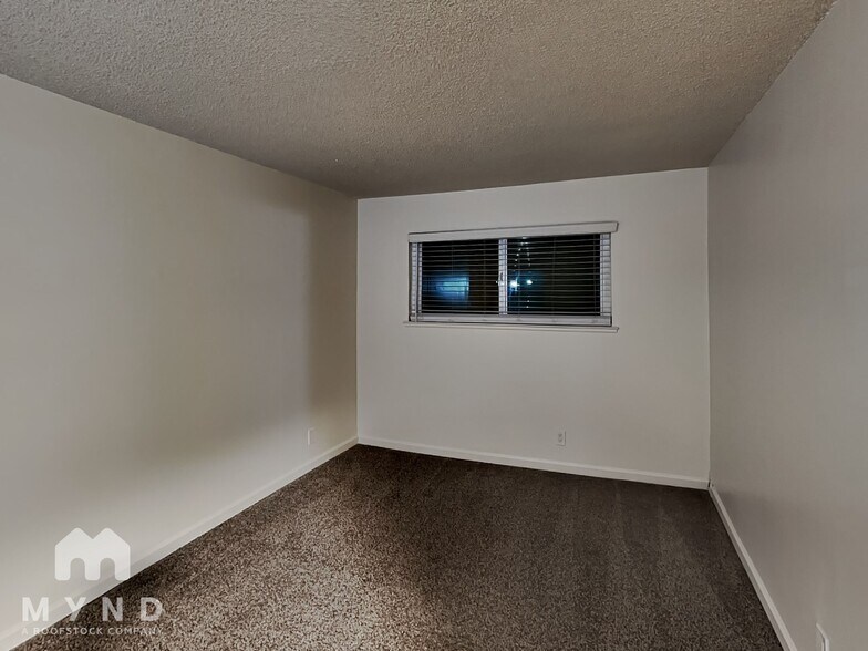 Building Photo - 870 Burbank Dr