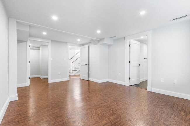 Building Photo - 40 Seaview Ave