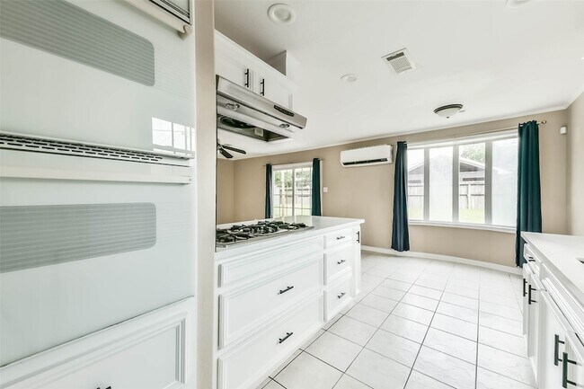 Building Photo - 10906 Sageorchard Ln