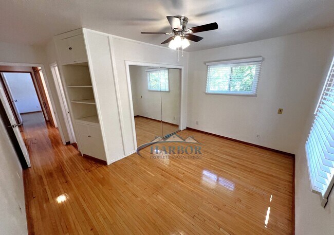 Building Photo - Charming 3 Bedroom 2 Bathroom
